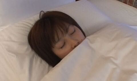 寝ている上原空さん