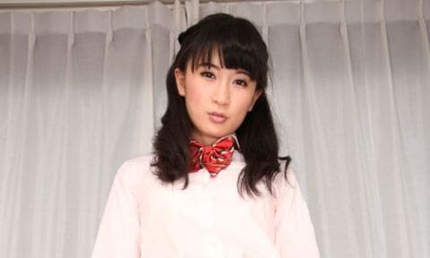 月村ひかるの図鑑、制服着ている